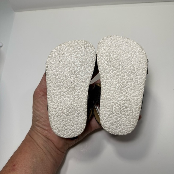 OshKosh B'gosh Black and Tan Kids Sandals - Picture 6 of 8